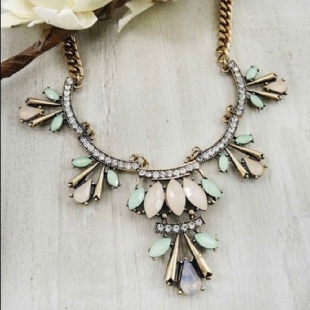 STATEMENT NECKLACE Mint multi pastels NWT